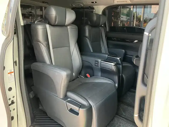 トヨタ ヴェルファイア Z Gエディション 神奈川県 2018(平30)年 7.7万km ホワイトパールクリスタルシャイン ワンオーナー/新車保証書/取扱説明書/レザーシート/サンルーフ/モデリスタエアロ/3眼LEDヘッドライト/トヨタセーフティセンス/・レーンレーシングアシスト/・クリアランスソナー/・プリクラッシュセーフティ/・ロードサインアシスト/・レーダークルーズコントロール（全車速追従機能付き）/・オートマチックハイビーム/純正ナビ・フルセグTV/CD・DVDビデオ・Bluetooth/HDMI・USB・SD/バックカメラ/デジタルインナーミラー/純正フリップダウンモニター/ビルトインETC2.0/前席パワーシート/前席快適温熱シート/助手席・後席電動オットマン/後席エグゼクティブパワーシート/両側パワースライドドア/パワーバックドア/ステアリングスイッチ/サンシェード/純正18インチアルミホイール/ドアバイザー/フロアーマット