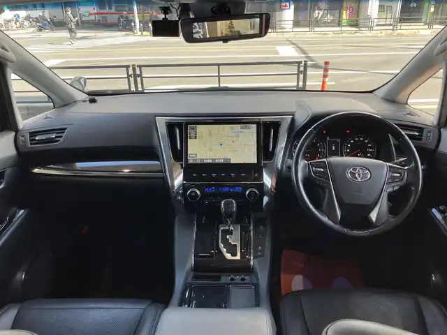 トヨタ ヴェルファイア Z Gエディション 神奈川県 2018(平30)年 7.7万km ホワイトパールクリスタルシャイン ワンオーナー/新車保証書/取扱説明書/レザーシート/サンルーフ/モデリスタエアロ/3眼LEDヘッドライト/トヨタセーフティセンス/・レーンレーシングアシスト/・クリアランスソナー/・プリクラッシュセーフティ/・ロードサインアシスト/・レーダークルーズコントロール（全車速追従機能付き）/・オートマチックハイビーム/純正ナビ・フルセグTV/CD・DVDビデオ・Bluetooth/HDMI・USB・SD/バックカメラ/デジタルインナーミラー/純正フリップダウンモニター/ビルトインETC2.0/前席パワーシート/前席快適温熱シート/助手席・後席電動オットマン/後席エグゼクティブパワーシート/両側パワースライドドア/パワーバックドア/ステアリングスイッチ/サンシェード/純正18インチアルミホイール/ドアバイザー/フロアーマット