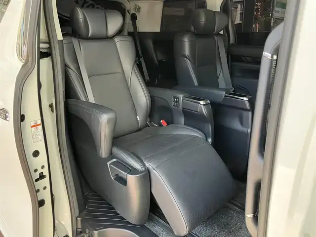 トヨタ ヴェルファイア Z Gエディション 神奈川県 2018(平30)年 7.7万km ホワイトパールクリスタルシャイン ワンオーナー/新車保証書/取扱説明書/レザーシート/サンルーフ/モデリスタエアロ/3眼LEDヘッドライト/トヨタセーフティセンス/・レーンレーシングアシスト/・クリアランスソナー/・プリクラッシュセーフティ/・ロードサインアシスト/・レーダークルーズコントロール（全車速追従機能付き）/・オートマチックハイビーム/純正ナビ・フルセグTV/CD・DVDビデオ・Bluetooth/HDMI・USB・SD/バックカメラ/デジタルインナーミラー/純正フリップダウンモニター/ビルトインETC2.0/前席パワーシート/前席快適温熱シート/助手席・後席電動オットマン/後席エグゼクティブパワーシート/両側パワースライドドア/パワーバックドア/ステアリングスイッチ/サンシェード/純正18インチアルミホイール/ドアバイザー/フロアーマット