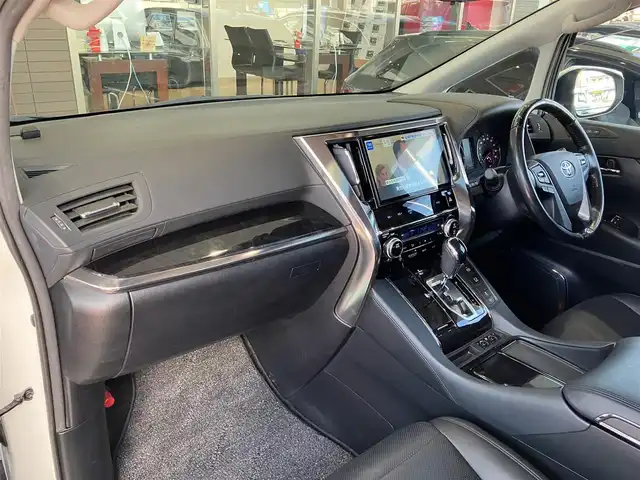 トヨタ ヴェルファイア Z Gエディション 神奈川県 2018(平30)年 7.7万km ホワイトパールクリスタルシャイン ワンオーナー/新車保証書/取扱説明書/レザーシート/サンルーフ/モデリスタエアロ/3眼LEDヘッドライト/トヨタセーフティセンス/・レーンレーシングアシスト/・クリアランスソナー/・プリクラッシュセーフティ/・ロードサインアシスト/・レーダークルーズコントロール（全車速追従機能付き）/・オートマチックハイビーム/純正ナビ・フルセグTV/CD・DVDビデオ・Bluetooth/HDMI・USB・SD/バックカメラ/デジタルインナーミラー/純正フリップダウンモニター/ビルトインETC2.0/前席パワーシート/前席快適温熱シート/助手席・後席電動オットマン/後席エグゼクティブパワーシート/両側パワースライドドア/パワーバックドア/ステアリングスイッチ/サンシェード/純正18インチアルミホイール/ドアバイザー/フロアーマット