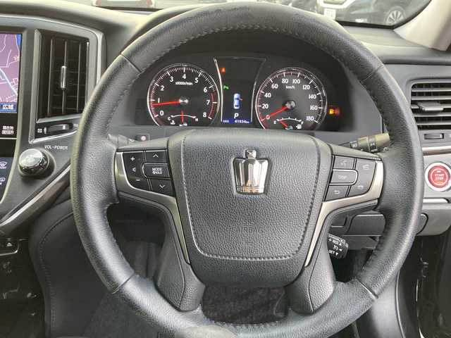 トヨタ クラウン アスリート S 岐阜県 2013(平25)年 4.2万km プレシャスブラックパール 登録時走行距離：41933km/禁煙車/純正8インチナビ/（CD/DVD/Bluetooth/フルセグTV/HDD)/バックカメラ/コーナーセンサー/クルーズコントロール/ドライブレコーダー/ETC/パワーシート/純正18インチアルミホイール/純正フロアマット/横滑り防止装置/オートライト/オートエアコン/HIDヘッドライト/スマートキー/スペアキー有/プッシュスタート/電動格納ミラー