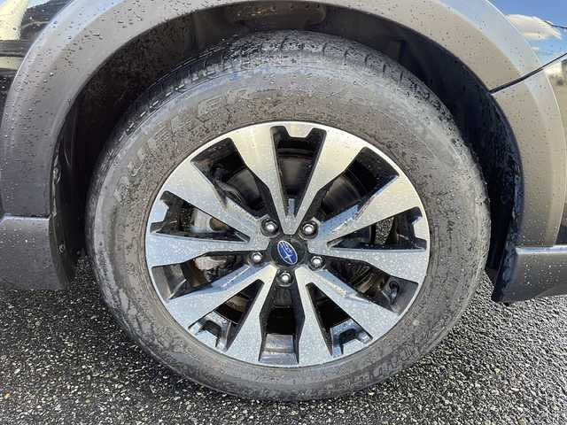 スバル アウトバック リミテッド 新潟県 2015(平27)年 7.2万km クリスタルブラックシリカ 4WD/純正HDDナビ:CN-LR800D/バックカメラ/レーダークルーズコントロール/ステアリングスイッチ/レザーシート/前席パワーシート/全席シートヒーター/運転席メモリーシート/電動リアゲート/ステアリングスイッチ/パドルシフト/LEDヘッドライト/ルーフレール