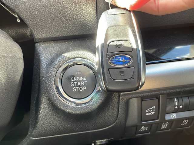 スバル アウトバック リミテッド 新潟県 2015(平27)年 7.2万km クリスタルブラックシリカ 4WD/純正HDDナビ:CN-LR800D/バックカメラ/レーダークルーズコントロール/ステアリングスイッチ/レザーシート/前席パワーシート/全席シートヒーター/運転席メモリーシート/電動リアゲート/ステアリングスイッチ/パドルシフト/LEDヘッドライト/ルーフレール