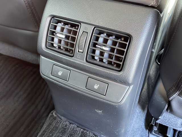 スバル アウトバック リミテッド 新潟県 2015(平27)年 7.2万km クリスタルブラックシリカ 4WD/純正HDDナビ:CN-LR800D/バックカメラ/レーダークルーズコントロール/ステアリングスイッチ/レザーシート/前席パワーシート/全席シートヒーター/運転席メモリーシート/電動リアゲート/ステアリングスイッチ/パドルシフト/LEDヘッドライト/ルーフレール