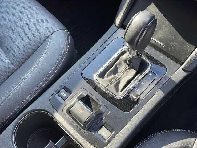 スバル アウトバック リミテッド 新潟県 2015(平27)年 7.2万km クリスタルブラックシリカ 4WD/純正HDDナビ:CN-LR800D/バックカメラ/レーダークルーズコントロール/ステアリングスイッチ/レザーシート/前席パワーシート/全席シートヒーター/運転席メモリーシート/電動リアゲート/ステアリングスイッチ/パドルシフト/LEDヘッドライト/ルーフレール