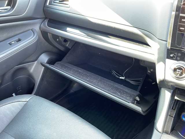 スバル アウトバック リミテッド 新潟県 2015(平27)年 7.2万km クリスタルブラックシリカ 4WD/純正HDDナビ:CN-LR800D/バックカメラ/レーダークルーズコントロール/ステアリングスイッチ/レザーシート/前席パワーシート/全席シートヒーター/運転席メモリーシート/電動リアゲート/ステアリングスイッチ/パドルシフト/LEDヘッドライト/ルーフレール