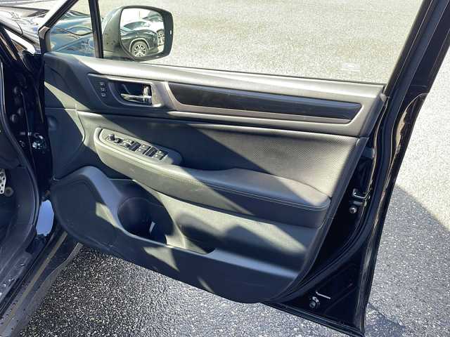 スバル アウトバック リミテッド 新潟県 2015(平27)年 7.2万km クリスタルブラックシリカ 4WD/純正HDDナビ:CN-LR800D/バックカメラ/レーダークルーズコントロール/ステアリングスイッチ/レザーシート/前席パワーシート/全席シートヒーター/運転席メモリーシート/電動リアゲート/ステアリングスイッチ/パドルシフト/LEDヘッドライト/ルーフレール