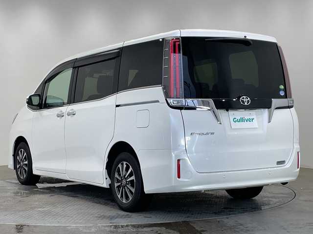 トヨタ エスクァイア Gi プレミアムパッケージ 栃木県 2019(平31)年 3.5万km ホワイトパールクリスタルシャイン 純正ナビ/（CD/DVD/フルセグTV/Bluetooth/MSV）/バックカメラ/トヨタセーフティセンス/・プリクラッシュセーフティ/・レーントレーシングアシスト/・レーンディパーチャーアラート/・ロードサインアシスト/・オートマチックハイビーム/・先行車発進アラーム/・プロアクティブドライビングアシスト/・レーンチェンジアシスト/・緊急時操舵支援/コーナーセンサー/ビルトインETC/ドライブレコーダー/ハーフレザーシート/シートヒーター/ステアリングヒーター/禁煙車/LEDヘッドライト/フォグランプ/スマートキー/プッシュっすタート/アイドリングストップ/ステアリングスイッチ/純正AW/純正フロアマット