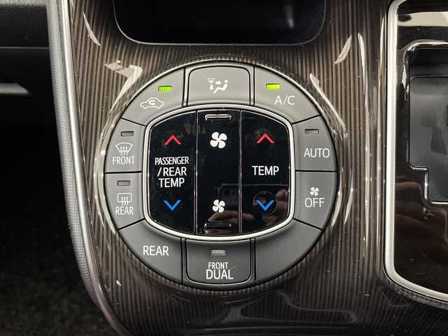 トヨタ エスクァイア Gi プレミアムパッケージ 栃木県 2019(平31)年 3.5万km ホワイトパールクリスタルシャイン 純正ナビ/（CD/DVD/フルセグTV/Bluetooth/MSV）/バックカメラ/トヨタセーフティセンス/・プリクラッシュセーフティ/・レーントレーシングアシスト/・レーンディパーチャーアラート/・ロードサインアシスト/・オートマチックハイビーム/・先行車発進アラーム/・プロアクティブドライビングアシスト/・レーンチェンジアシスト/・緊急時操舵支援/コーナーセンサー/ビルトインETC/ドライブレコーダー/ハーフレザーシート/シートヒーター/ステアリングヒーター/禁煙車/LEDヘッドライト/フォグランプ/スマートキー/プッシュっすタート/アイドリングストップ/ステアリングスイッチ/純正AW/純正フロアマット