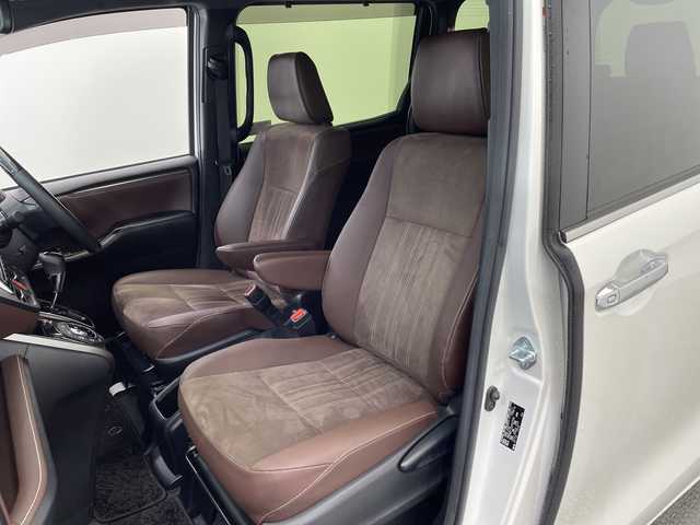 トヨタ エスクァイア Gi プレミアムパッケージ 栃木県 2019(平31)年 3.5万km ホワイトパールクリスタルシャイン 純正ナビ/（CD/DVD/フルセグTV/Bluetooth/MSV）/バックカメラ/トヨタセーフティセンス/・プリクラッシュセーフティ/・レーントレーシングアシスト/・レーンディパーチャーアラート/・ロードサインアシスト/・オートマチックハイビーム/・先行車発進アラーム/・プロアクティブドライビングアシスト/・レーンチェンジアシスト/・緊急時操舵支援/コーナーセンサー/ビルトインETC/ドライブレコーダー/ハーフレザーシート/シートヒーター/ステアリングヒーター/禁煙車/LEDヘッドライト/フォグランプ/スマートキー/プッシュっすタート/アイドリングストップ/ステアリングスイッチ/純正AW/純正フロアマット