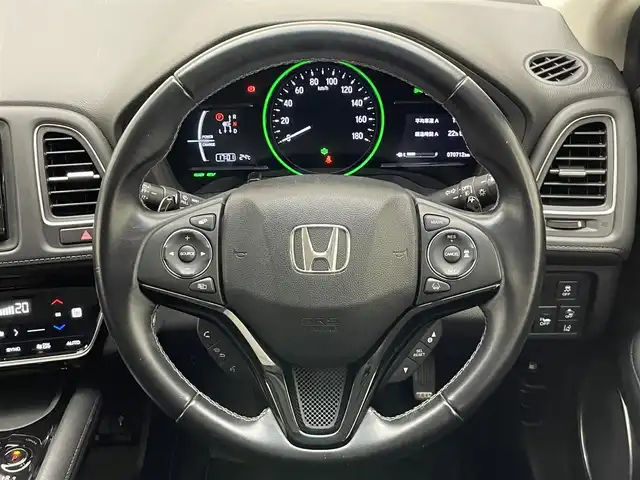 ホンダ ヴェゼル ハイブリッド Z ホンダセンシング 愛知県 2019(令1)年 7.1万km プラチナホワイトパール 純正ナビ　禁煙　シートヒーター　バックカメラ　フルセグ　ＤＶＤ　前後ドラレコ　ＥＴＣ　カープレイ対応　黒ハーフレザー　ホンダセンシング　衝突軽減　レーンキープ　パドルシフト　ＬＥＤオートライト　フォグ 純正17型アルミホイール　カーテンエアバッグ　プラズマクラスター　電子パーキング　防眩ミラー　プッシュスタート　スマートキー