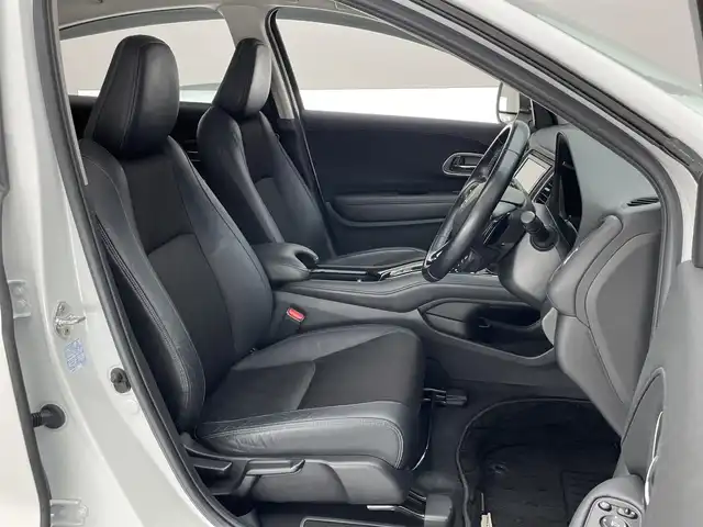 ホンダ ヴェゼル ハイブリッド Z ホンダセンシング 愛知県 2019(令1)年 7.1万km プラチナホワイトパール 純正ナビ　禁煙　シートヒーター　バックカメラ　フルセグ　ＤＶＤ　前後ドラレコ　ＥＴＣ　カープレイ対応　黒ハーフレザー　ホンダセンシング　衝突軽減　レーンキープ　パドルシフト　ＬＥＤオートライト　フォグ 純正17型アルミホイール　カーテンエアバッグ　プラズマクラスター　電子パーキング　防眩ミラー　プッシュスタート　スマートキー