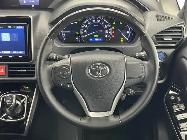 トヨタ エスクァイア ハイブリッド Gi 愛知県 2020(令2)年 2.4万km ブラック 純正９型ナビ　純正後席モニター　禁煙車　バックカメラ　ＥＴＣ　ハーフレザー　シートヒーター　クルコン　　前後ドラレコ　セーフティセンス　衝突軽減　コーナーセンサー　ＬＥＤライト　ＵＳＢ　両側パワスラ