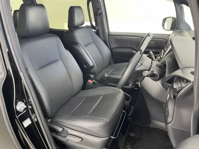 トヨタ エスクァイア ハイブリッド Gi 愛知県 2020(令2)年 2.4万km ブラック 純正９型ナビ　純正後席モニター　禁煙車　バックカメラ　ＥＴＣ　ハーフレザー　シートヒーター　クルコン　　前後ドラレコ　セーフティセンス　衝突軽減　コーナーセンサー　ＬＥＤライト　ＵＳＢ　両側パワスラ