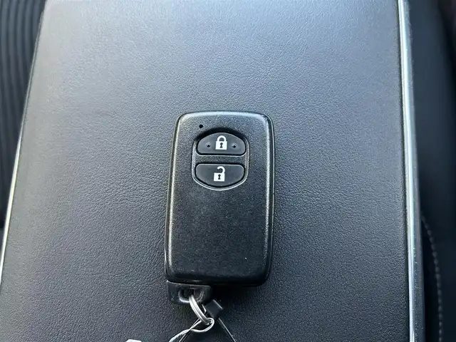 トヨタ プリウス α S 福島県 2015(平27)年 12.8万km ホワイトパールクリスタルシャイン (株)IDOMが運営する【じしゃロン福島店】の自社ローン専用車両になります。こちらは現金またはオートローンご利用時の価格です。自社ローンご希望の方は別途その旨お申付け下さい/純正ナビ/フルセグテレビ/バックカメラ/ETC/ドライブレコーダー/Bluetooth/ドアバイザー/革巻きステアリング/ステアリングリモコン/禁煙車