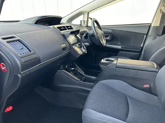 トヨタ プリウス α S 福島県 2015(平27)年 12.8万km ホワイトパールクリスタルシャイン (株)IDOMが運営する【じしゃロン福島店】の自社ローン専用車両になります。こちらは現金またはオートローンご利用時の価格です。自社ローンご希望の方は別途その旨お申付け下さい/純正ナビ/フルセグテレビ/バックカメラ/ETC/ドライブレコーダー/Bluetooth/ドアバイザー/革巻きステアリング/ステアリングリモコン/禁煙車