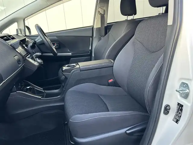 トヨタ プリウス α S 福島県 2015(平27)年 12.8万km ホワイトパールクリスタルシャイン (株)IDOMが運営する【じしゃロン福島店】の自社ローン専用車両になります。こちらは現金またはオートローンご利用時の価格です。自社ローンご希望の方は別途その旨お申付け下さい/純正ナビ/フルセグテレビ/バックカメラ/ETC/ドライブレコーダー/Bluetooth/ドアバイザー/革巻きステアリング/ステアリングリモコン/禁煙車