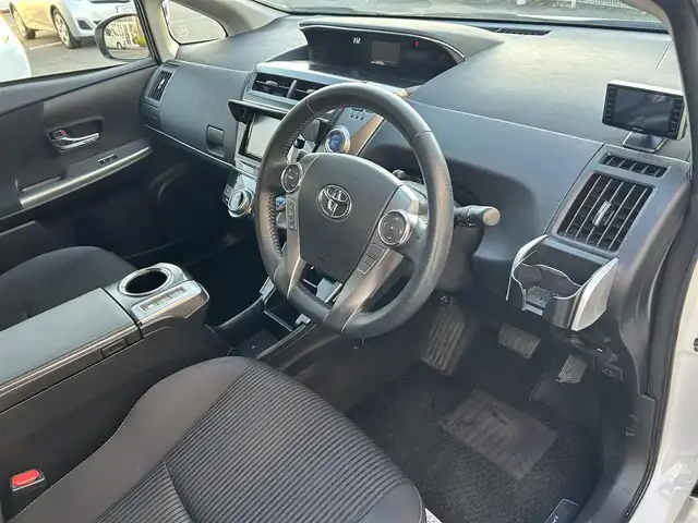 トヨタ プリウス α S 福島県 2015(平27)年 12.8万km ホワイトパールクリスタルシャイン (株)IDOMが運営する【じしゃロン福島店】の自社ローン専用車両になります。こちらは現金またはオートローンご利用時の価格です。自社ローンご希望の方は別途その旨お申付け下さい/純正ナビ/フルセグテレビ/バックカメラ/ETC/ドライブレコーダー/Bluetooth/ドアバイザー/革巻きステアリング/ステアリングリモコン/禁煙車