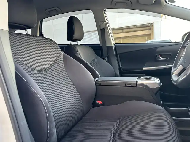 トヨタ プリウス α S 福島県 2015(平27)年 12.8万km ホワイトパールクリスタルシャイン (株)IDOMが運営する【じしゃロン福島店】の自社ローン専用車両になります。こちらは現金またはオートローンご利用時の価格です。自社ローンご希望の方は別途その旨お申付け下さい/純正ナビ/フルセグテレビ/バックカメラ/ETC/ドライブレコーダー/Bluetooth/ドアバイザー/革巻きステアリング/ステアリングリモコン/禁煙車