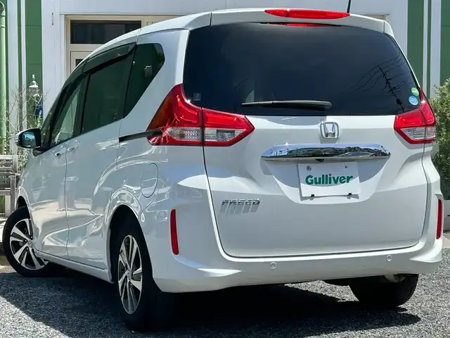 ホンダ フリード G ホンダセンシング 埼玉県 2020(令2)年 2.4万km プラチナホワイトパール Sパッケージ/社外8型ナビTV/バックカメラ/ETC/ドラレコ/ハーフレザーシート/前席シートヒーター/両側パワースライドドア/LEDヘッドライト/純正15インチAW/革巻きステアリング/クリアランスソナー/フロントワイパーデアイサ―　/プッシュスタート/スマートキー/保証書付整備手帳/取扱説明書