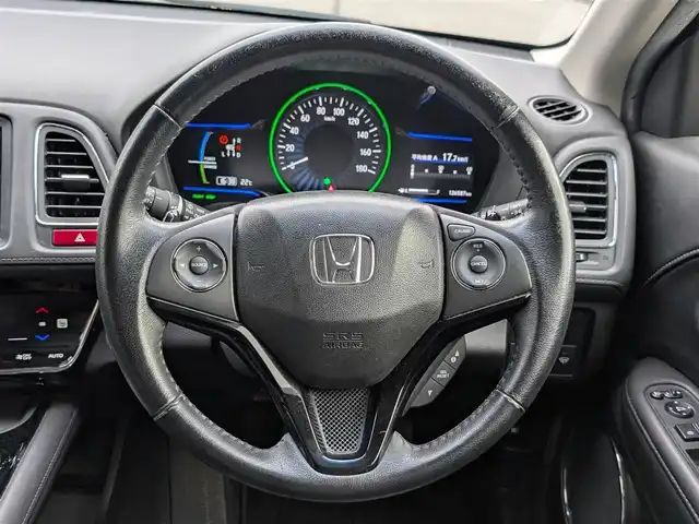 ホンダ ヴェゼル ハイブリッド Z 栃木県 2014(平26)年 12.7万km クリスタルブラックパール ”(株)IDOMが運営する【じしゃロン宇都宮店】の自社ローン対象車両になります。こちらは現金またはオートローンご利用時の価格です。自社ローンご希望の方は別途その旨お申付け下さい。/社外ナビ(CD/DVD/TV)/バックカメラ/衝突被害軽減システム/パドルシフト/クルーズコントロール/レザーシート/シートヒーター(D席＋N席)/横滑り防止装置/ETC/アイドリングストップ/LEDヘッドライト/オートライト/純正17インチAW（積込）