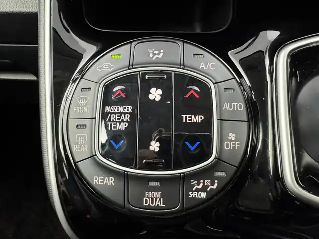 トヨタ エスクァイア ハイブリッド Gi 愛知県 2015(平27)年 7.4万km スパークリングブラックパールクリスタルシャイン TRDフロントエアロ/純正8インチSDナビ　NSZT-Y64/フルセグTV/Bluetooth/CD/DVD　/純正フリップダウンモニター/バックカメラ　/ビルトインETC　/両側パワースライドドア/シートヒーター　（D・N）/クルーズコントロール　/置くだけ充電/ステアリングリモコン　/革巻きステアリング　/黒革調シート　/ウッドコンビハンドル/フォグランプ　