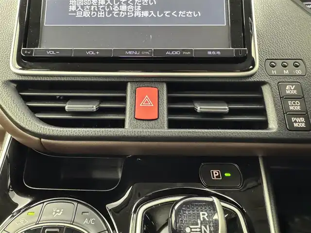 トヨタ エスクァイア ハイブリッド Gi 愛知県 2015(平27)年 7.4万km スパークリングブラックパールクリスタルシャイン TRDフロントエアロ/純正8インチSDナビ　NSZT-Y64/フルセグTV/Bluetooth/CD/DVD　/純正フリップダウンモニター/バックカメラ　/ビルトインETC　/両側パワースライドドア/シートヒーター　（D・N）/クルーズコントロール　/置くだけ充電/ステアリングリモコン　/革巻きステアリング　/黒革調シート　/ウッドコンビハンドル/フォグランプ　