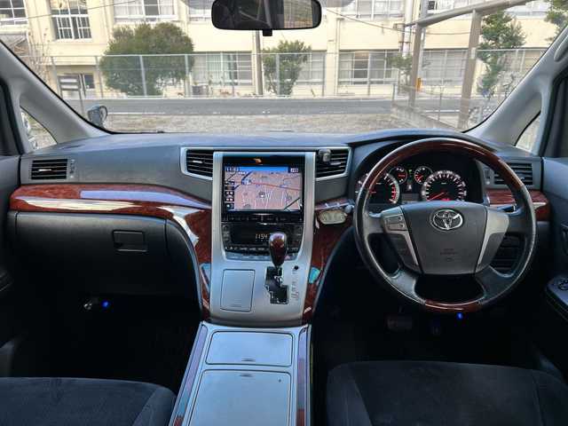 トヨタ ヴェルファイア 2．4Z プラチナセレクション 福岡県 2010(平22)年 14.3万km ブラック 純正ナビ/純正フロアマット/ETC（ビルド）/TV（ワンセグ）/AM/Bluetoothオーディオ/DVD／CD/SD/USB/HDMI/ハンズフリー/オートライト/電動リアゲート/パワースライドドア（左右）/フリップダウンモニター/プッシュスタート/パーキングセンサー/横滑り防止/温度調節付きドリンクホルダー/オットマン/ワンオーナー/フォグランプ