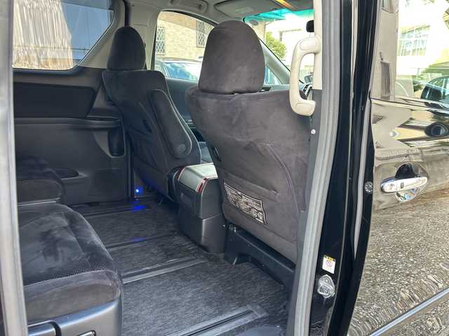 トヨタ ヴェルファイア 2．4Z プラチナセレクション 福岡県 2010(平22)年 14.3万km ブラック 純正ナビ/純正フロアマット/ETC（ビルド）/TV（ワンセグ）/AM/Bluetoothオーディオ/DVD／CD/SD/USB/HDMI/ハンズフリー/オートライト/電動リアゲート/パワースライドドア（左右）/フリップダウンモニター/プッシュスタート/パーキングセンサー/横滑り防止/温度調節付きドリンクホルダー/オットマン/ワンオーナー/フォグランプ