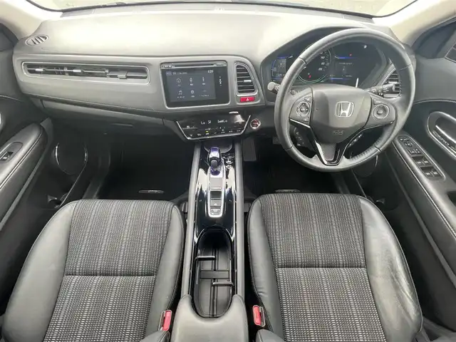 ホンダ ヴェゼル ハイブリッド Z 熊本県 2015(平27)年 10.4万km クリスタルブラックパール (株)IDOMが運営する【じしゃロン熊本店】の自社ローン専用車両になります。こちらは現金またはオートローンご利用時の価格です。自社ローンご希望の方は別途その旨お申付け下さい　/純正ナビ/バックカメラ/フルセグテレビ/DVD/CD/Bluetooth接続/ビルトインETC/ハーフレザーシート/シートヒーター/クルーズコントロール/LEDヘッドライト/スマートキー