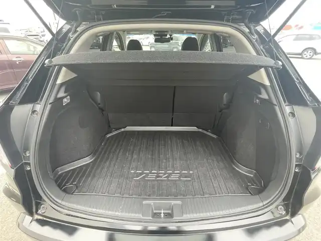 ホンダ ヴェゼル ハイブリッド Z 熊本県 2015(平27)年 10.4万km クリスタルブラックパール (株)IDOMが運営する【じしゃロン熊本店】の自社ローン専用車両になります。こちらは現金またはオートローンご利用時の価格です。自社ローンご希望の方は別途その旨お申付け下さい　/純正ナビ/バックカメラ/フルセグテレビ/DVD/CD/Bluetooth接続/ビルトインETC/ハーフレザーシート/シートヒーター/クルーズコントロール/LEDヘッドライト/スマートキー
