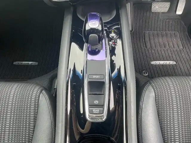 ホンダ ヴェゼル ハイブリッド Z 熊本県 2015(平27)年 10.4万km クリスタルブラックパール (株)IDOMが運営する【じしゃロン熊本店】の自社ローン専用車両になります。こちらは現金またはオートローンご利用時の価格です。自社ローンご希望の方は別途その旨お申付け下さい　/純正ナビ/バックカメラ/フルセグテレビ/DVD/CD/Bluetooth接続/ビルトインETC/ハーフレザーシート/シートヒーター/クルーズコントロール/LEDヘッドライト/スマートキー