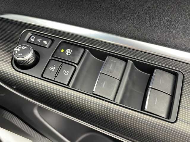 トヨタ ハリアー Z 千葉県 2021(令3)年 2.7万km ホワイトパールクリスタルシャイン 禁煙車　/衝突軽減システム/パノラマルーフ　/純正１２．３型純正ナビ　/ＡＭ　ＦＭ　ＣＤ　ＤＶＤ　ＢＴ　フルセグ　ＡｐｐｌｅＣａｒＰｌａｙ　/ＪＢＬサウンド　/レーダークルーズコントロール　/ブラインドスポットモニター/レーントレーシングアシスト/コーナーセンサー/リアクロストラフィックアラート/ヘッドアップディスプレイ/ロードサインアシスト/パワーバックドア/デジタルインナーミラー/パワーシート/ステアリングリモコン　/ＥＴＣ２．０