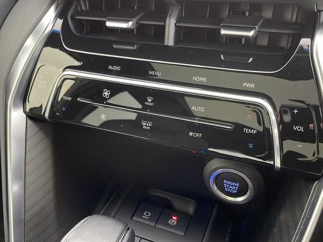トヨタ ハリアー Z 千葉県 2021(令3)年 2.7万km ホワイトパールクリスタルシャイン 禁煙車　/衝突軽減システム/パノラマルーフ　/純正１２．３型純正ナビ　/ＡＭ　ＦＭ　ＣＤ　ＤＶＤ　ＢＴ　フルセグ　ＡｐｐｌｅＣａｒＰｌａｙ　/ＪＢＬサウンド　/レーダークルーズコントロール　/ブラインドスポットモニター/レーントレーシングアシスト/コーナーセンサー/リアクロストラフィックアラート/ヘッドアップディスプレイ/ロードサインアシスト/パワーバックドア/デジタルインナーミラー/パワーシート/ステアリングリモコン　/ＥＴＣ２．０