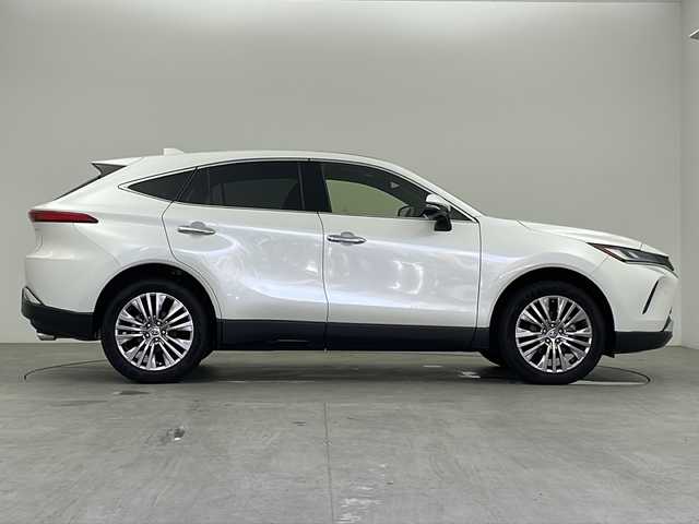 トヨタ ハリアー Z 千葉県 2021(令3)年 2.7万km ホワイトパールクリスタルシャイン 禁煙車　/衝突軽減システム/パノラマルーフ　/純正１２．３型純正ナビ　/ＡＭ　ＦＭ　ＣＤ　ＤＶＤ　ＢＴ　フルセグ　ＡｐｐｌｅＣａｒＰｌａｙ　/ＪＢＬサウンド　/レーダークルーズコントロール　/ブラインドスポットモニター/レーントレーシングアシスト/コーナーセンサー/リアクロストラフィックアラート/ヘッドアップディスプレイ/ロードサインアシスト/パワーバックドア/デジタルインナーミラー/パワーシート/ステアリングリモコン　/ＥＴＣ２．０