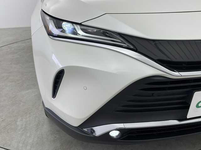 トヨタ ハリアー Z 千葉県 2021(令3)年 2.7万km ホワイトパールクリスタルシャイン 禁煙車　/衝突軽減システム/パノラマルーフ　/純正１２．３型純正ナビ　/ＡＭ　ＦＭ　ＣＤ　ＤＶＤ　ＢＴ　フルセグ　ＡｐｐｌｅＣａｒＰｌａｙ　/ＪＢＬサウンド　/レーダークルーズコントロール　/ブラインドスポットモニター/レーントレーシングアシスト/コーナーセンサー/リアクロストラフィックアラート/ヘッドアップディスプレイ/ロードサインアシスト/パワーバックドア/デジタルインナーミラー/パワーシート/ステアリングリモコン　/ＥＴＣ２．０