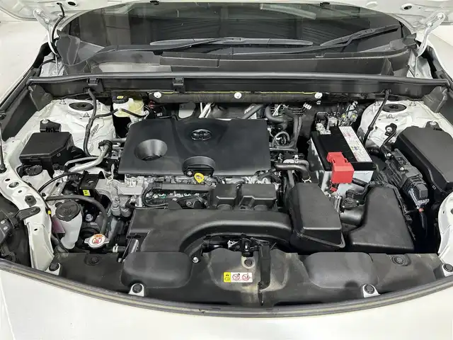 トヨタ ハリアー Z 佐賀県 2021(令3)年 2.7万km ホワイトパールクリスタルシャイン 純正12.3インチディスプレイオーディオ/フルセグTV/Bluetooth/Androidauto/Applecarplay/JBLサウンド/パノラマガラスルーフ/バックカメラ/デジタルインナールームミラー/衝突被害軽減システム/ブラインドスポットモニター/ヘッドアップディスプレイ/レーダークルーズコントロール/レーンアシスト/パーキングサポートブレーキ/ロードサインアシスト/クリアランスソナー/オートライト/オートマチックハイビーム/LEDヘッドライト/LEDフォグライト/電子パーキング/ブレーキホールド/ビルトインETC2.0/運転席パワーシート/ハーフレザシート/パワーバックドア/純正19インチアルミホイール/純正フロアマット/ISOFIX対応/スマートキー/スペアキー×１