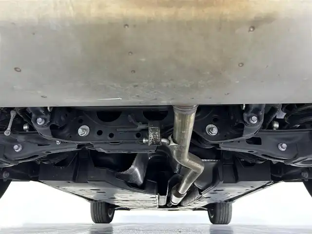 トヨタ ハリアー Z 佐賀県 2021(令3)年 2.7万km ホワイトパールクリスタルシャイン 純正12.3インチディスプレイオーディオ/フルセグTV/Bluetooth/Androidauto/Applecarplay/JBLサウンド/パノラマガラスルーフ/バックカメラ/デジタルインナールームミラー/衝突被害軽減システム/ブラインドスポットモニター/ヘッドアップディスプレイ/レーダークルーズコントロール/レーンアシスト/パーキングサポートブレーキ/ロードサインアシスト/クリアランスソナー/オートライト/オートマチックハイビーム/LEDヘッドライト/LEDフォグライト/電子パーキング/ブレーキホールド/ビルトインETC2.0/運転席パワーシート/ハーフレザシート/パワーバックドア/純正19インチアルミホイール/純正フロアマット/ISOFIX対応/スマートキー/スペアキー×１