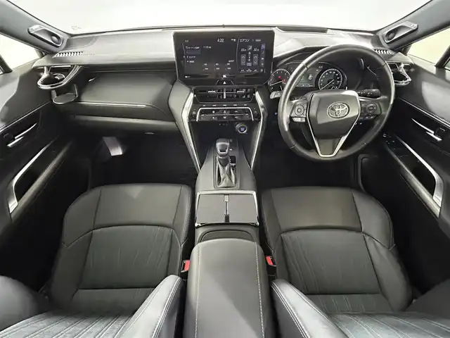 トヨタ ハリアー Z 佐賀県 2021(令3)年 2.7万km ホワイトパールクリスタルシャイン 純正12.3インチディスプレイオーディオ/フルセグTV/Bluetooth/Androidauto/Applecarplay/JBLサウンド/パノラマガラスルーフ/バックカメラ/デジタルインナールームミラー/衝突被害軽減システム/ブラインドスポットモニター/ヘッドアップディスプレイ/レーダークルーズコントロール/レーンアシスト/パーキングサポートブレーキ/ロードサインアシスト/クリアランスソナー/オートライト/オートマチックハイビーム/LEDヘッドライト/LEDフォグライト/電子パーキング/ブレーキホールド/ビルトインETC2.0/運転席パワーシート/ハーフレザシート/パワーバックドア/純正19インチアルミホイール/純正フロアマット/ISOFIX対応/スマートキー/スペアキー×１