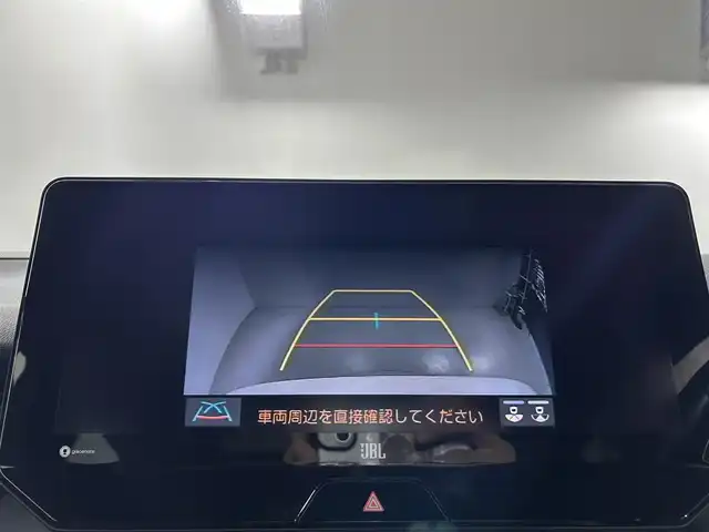 トヨタ ハリアー Z 佐賀県 2021(令3)年 2.7万km ホワイトパールクリスタルシャイン 純正12.3インチディスプレイオーディオ/フルセグTV/Bluetooth/Androidauto/Applecarplay/JBLサウンド/パノラマガラスルーフ/バックカメラ/デジタルインナールームミラー/衝突被害軽減システム/ブラインドスポットモニター/ヘッドアップディスプレイ/レーダークルーズコントロール/レーンアシスト/パーキングサポートブレーキ/ロードサインアシスト/クリアランスソナー/オートライト/オートマチックハイビーム/LEDヘッドライト/LEDフォグライト/電子パーキング/ブレーキホールド/ビルトインETC2.0/運転席パワーシート/ハーフレザシート/パワーバックドア/純正19インチアルミホイール/純正フロアマット/ISOFIX対応/スマートキー/スペアキー×１