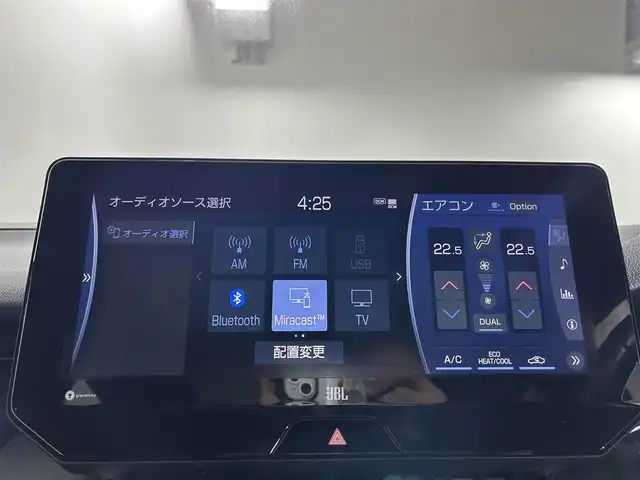 トヨタ ハリアー Z 佐賀県 2021(令3)年 2.7万km ホワイトパールクリスタルシャイン 純正12.3インチディスプレイオーディオ/フルセグTV/Bluetooth/Androidauto/Applecarplay/JBLサウンド/パノラマガラスルーフ/バックカメラ/デジタルインナールームミラー/衝突被害軽減システム/ブラインドスポットモニター/ヘッドアップディスプレイ/レーダークルーズコントロール/レーンアシスト/パーキングサポートブレーキ/ロードサインアシスト/クリアランスソナー/オートライト/オートマチックハイビーム/LEDヘッドライト/LEDフォグライト/電子パーキング/ブレーキホールド/ビルトインETC2.0/運転席パワーシート/ハーフレザシート/パワーバックドア/純正19インチアルミホイール/純正フロアマット/ISOFIX対応/スマートキー/スペアキー×１