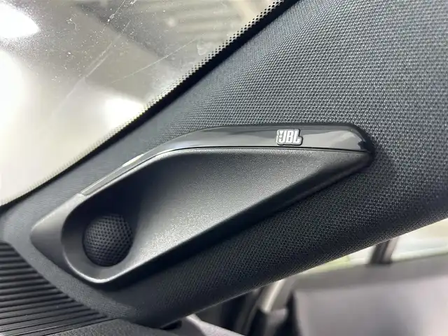 トヨタ ハリアー Z 佐賀県 2021(令3)年 2.7万km ホワイトパールクリスタルシャイン 純正12.3インチディスプレイオーディオ/フルセグTV/Bluetooth/Androidauto/Applecarplay/JBLサウンド/パノラマガラスルーフ/バックカメラ/デジタルインナールームミラー/衝突被害軽減システム/ブラインドスポットモニター/ヘッドアップディスプレイ/レーダークルーズコントロール/レーンアシスト/パーキングサポートブレーキ/ロードサインアシスト/クリアランスソナー/オートライト/オートマチックハイビーム/LEDヘッドライト/LEDフォグライト/電子パーキング/ブレーキホールド/ビルトインETC2.0/運転席パワーシート/ハーフレザシート/パワーバックドア/純正19インチアルミホイール/純正フロアマット/ISOFIX対応/スマートキー/スペアキー×１