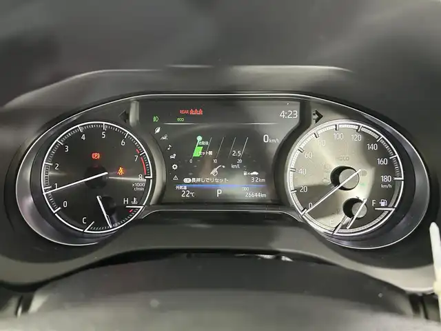 トヨタ ハリアー Z 佐賀県 2021(令3)年 2.7万km ホワイトパールクリスタルシャイン 純正12.3インチディスプレイオーディオ/フルセグTV/Bluetooth/Androidauto/Applecarplay/JBLサウンド/パノラマガラスルーフ/バックカメラ/デジタルインナールームミラー/衝突被害軽減システム/ブラインドスポットモニター/ヘッドアップディスプレイ/レーダークルーズコントロール/レーンアシスト/パーキングサポートブレーキ/ロードサインアシスト/クリアランスソナー/オートライト/オートマチックハイビーム/LEDヘッドライト/LEDフォグライト/電子パーキング/ブレーキホールド/ビルトインETC2.0/運転席パワーシート/ハーフレザシート/パワーバックドア/純正19インチアルミホイール/純正フロアマット/ISOFIX対応/スマートキー/スペアキー×１