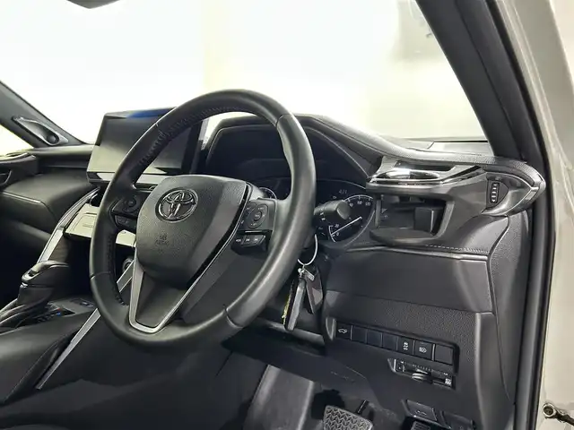 トヨタ ハリアー Z 佐賀県 2021(令3)年 2.7万km ホワイトパールクリスタルシャイン 純正12.3インチディスプレイオーディオ/フルセグTV/Bluetooth/Androidauto/Applecarplay/JBLサウンド/パノラマガラスルーフ/バックカメラ/デジタルインナールームミラー/衝突被害軽減システム/ブラインドスポットモニター/ヘッドアップディスプレイ/レーダークルーズコントロール/レーンアシスト/パーキングサポートブレーキ/ロードサインアシスト/クリアランスソナー/オートライト/オートマチックハイビーム/LEDヘッドライト/LEDフォグライト/電子パーキング/ブレーキホールド/ビルトインETC2.0/運転席パワーシート/ハーフレザシート/パワーバックドア/純正19インチアルミホイール/純正フロアマット/ISOFIX対応/スマートキー/スペアキー×１
