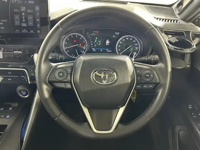 トヨタ ハリアー Z 佐賀県 2021(令3)年 2.7万km ホワイトパールクリスタルシャイン 純正12.3インチディスプレイオーディオ/フルセグTV/Bluetooth/Androidauto/Applecarplay/JBLサウンド/パノラマガラスルーフ/バックカメラ/デジタルインナールームミラー/衝突被害軽減システム/ブラインドスポットモニター/ヘッドアップディスプレイ/レーダークルーズコントロール/レーンアシスト/パーキングサポートブレーキ/ロードサインアシスト/クリアランスソナー/オートライト/オートマチックハイビーム/LEDヘッドライト/LEDフォグライト/電子パーキング/ブレーキホールド/ビルトインETC2.0/運転席パワーシート/ハーフレザシート/パワーバックドア/純正19インチアルミホイール/純正フロアマット/ISOFIX対応/スマートキー/スペアキー×１