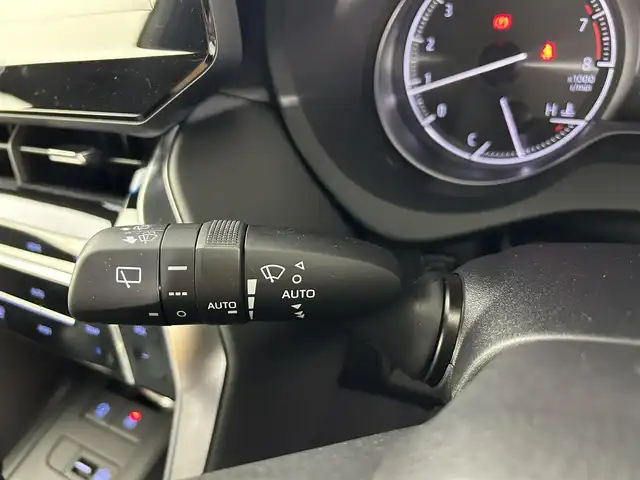 トヨタ ハリアー Z 佐賀県 2021(令3)年 2.7万km ホワイトパールクリスタルシャイン 純正12.3インチディスプレイオーディオ/フルセグTV/Bluetooth/Androidauto/Applecarplay/JBLサウンド/パノラマガラスルーフ/バックカメラ/デジタルインナールームミラー/衝突被害軽減システム/ブラインドスポットモニター/ヘッドアップディスプレイ/レーダークルーズコントロール/レーンアシスト/パーキングサポートブレーキ/ロードサインアシスト/クリアランスソナー/オートライト/オートマチックハイビーム/LEDヘッドライト/LEDフォグライト/電子パーキング/ブレーキホールド/ビルトインETC2.0/運転席パワーシート/ハーフレザシート/パワーバックドア/純正19インチアルミホイール/純正フロアマット/ISOFIX対応/スマートキー/スペアキー×１