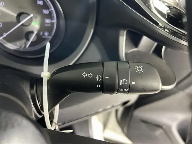 トヨタ ハリアー Z 佐賀県 2021(令3)年 2.7万km ホワイトパールクリスタルシャイン 純正12.3インチディスプレイオーディオ/フルセグTV/Bluetooth/Androidauto/Applecarplay/JBLサウンド/パノラマガラスルーフ/バックカメラ/デジタルインナールームミラー/衝突被害軽減システム/ブラインドスポットモニター/ヘッドアップディスプレイ/レーダークルーズコントロール/レーンアシスト/パーキングサポートブレーキ/ロードサインアシスト/クリアランスソナー/オートライト/オートマチックハイビーム/LEDヘッドライト/LEDフォグライト/電子パーキング/ブレーキホールド/ビルトインETC2.0/運転席パワーシート/ハーフレザシート/パワーバックドア/純正19インチアルミホイール/純正フロアマット/ISOFIX対応/スマートキー/スペアキー×１