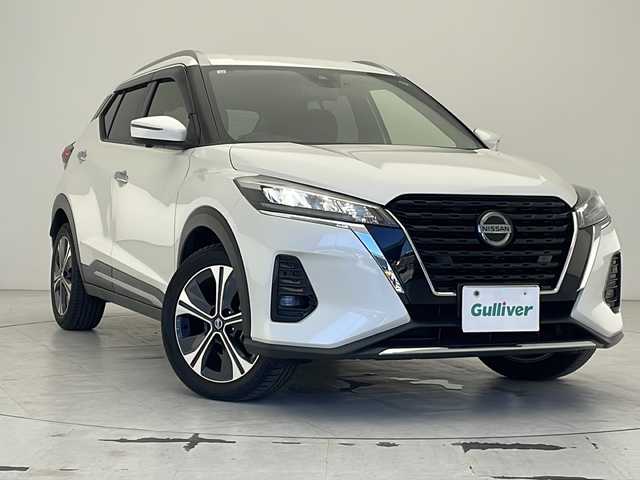 日産 キックス X 沖縄県 2020(令2)年 5.6万km ブリリアントホワイトパール 純正９型ナビ　【MM323D-L】/(フルセグTV　Bluetooth　CD/DVD)　/TVジャンパー/アラウンドビューモニター　/プロパイロット　/エマージェンシーブレーキ　/ＬＥＤヘッドライト　/ハーフレザーシート　/プッシュスタート　/ドライブレコーダー　/ＥＴＣ/前後クリアランスソナー