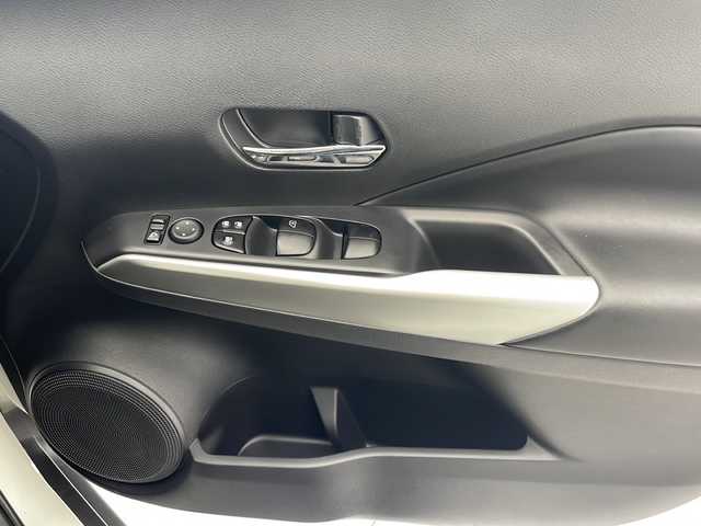 日産 キックス X 沖縄県 2020(令2)年 5.6万km ブリリアントホワイトパール 純正９型ナビ　【MM323D-L】/(フルセグTV　Bluetooth　CD/DVD)　/TVジャンパー/アラウンドビューモニター　/プロパイロット　/エマージェンシーブレーキ　/ＬＥＤヘッドライト　/ハーフレザーシート　/プッシュスタート　/ドライブレコーダー　/ＥＴＣ/前後クリアランスソナー