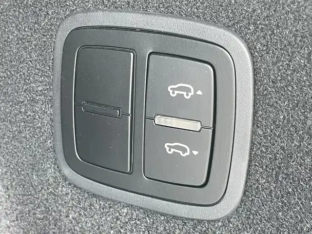 ポルシェ マカン 鹿児島県 2019(令1)年 4.5万km 青 禁煙車/純正ナビ/バックカメラ・サイドカメラ・全周囲カメラ/ETC/マイアミブルー/スポクロ/アダプティブエアサス/スポーツデザインパッケージ/20インチマカンターボホイール/スポーツテールパイプ/ティンテッドLEDテールライト/シートヒーター/エントリードライブ/パワーステアリングプラス